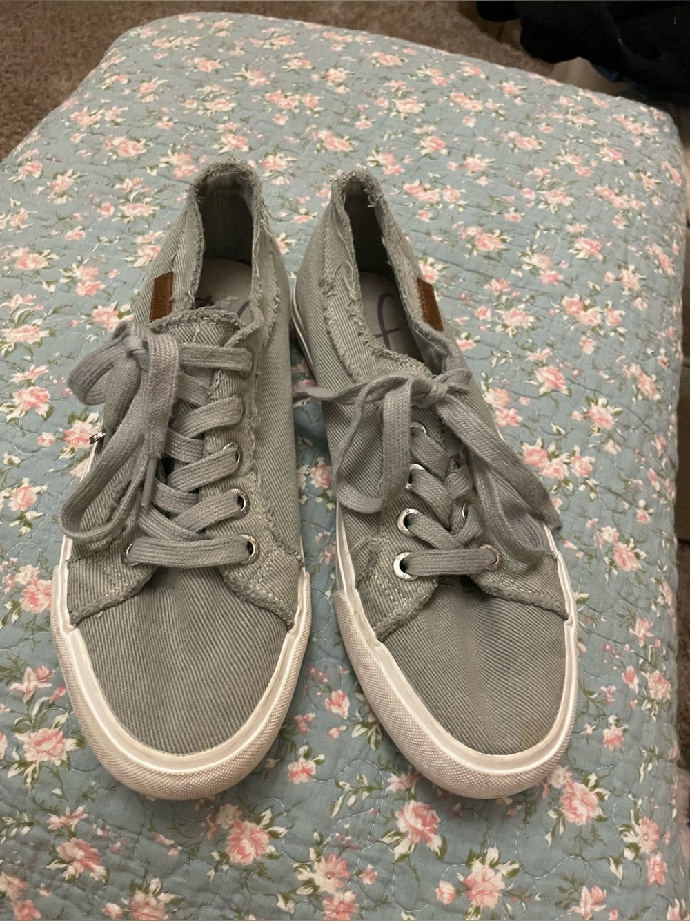 Blowfish Low-Top Canvas Sneakers in Light Gray